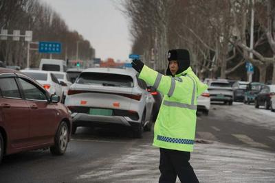 视频巡检+路面管控！青岛公安交管3000余人次警力保障雪后交通出行