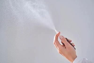 “液体口罩”走红，一喷就能防流感？医生提醒→