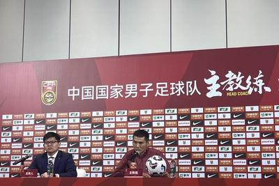 国足新帅邵佳一：激动和紧张，有梦想更要努力工作