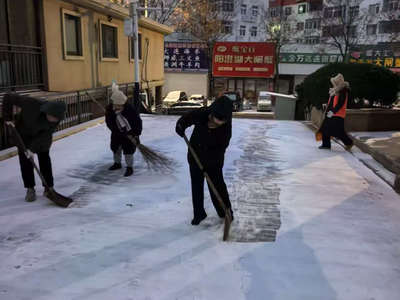 金門路街道三明路社區(qū)開展“文明實(shí)踐我行動(dòng)—人人動(dòng)手潔凈家園”行動(dòng)