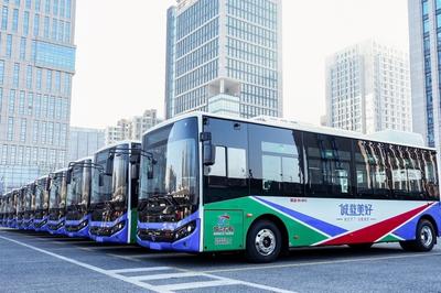 市民出行喜提“新年礼包”！青岛多路新能源公交上线
