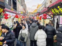 元旦假期，台东步行街人头攒动