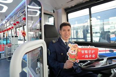 54辆新能源公交上路！青岛这个区居民坐新车迎新年