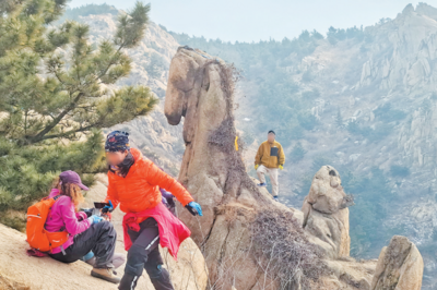 山间“未开放区域”成了“热门景点”，“神马石”爆红背后有隐忧
