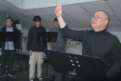 青岛“铁面”指挥张乃衡：合唱界的“喜来乐”