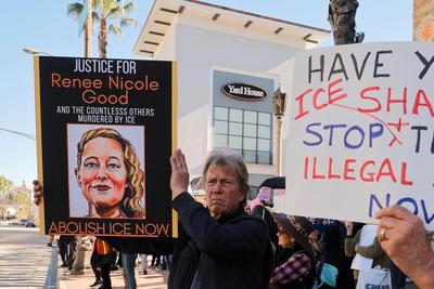 美国反暴力移民执法抗议持续，两派示威者爆发冲突