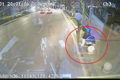 十米车厢的“巡夜人”与“暖心人”青岛巴士驾驶员用行动阐释“诚载美好”