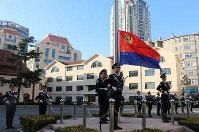 青岛公安举行庆祝第六个中国人民警察节升警旗仪式