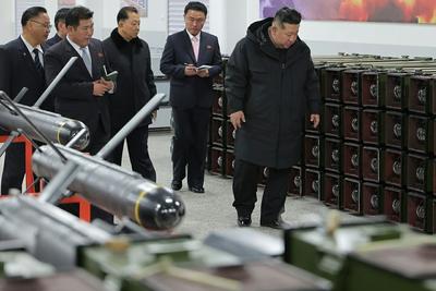金正恩视察重要军工厂，了解战术制导武器生产情况