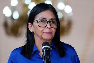 委内瑞拉代总统呼吁政治解决分歧，强烈谴责美国干涉行径