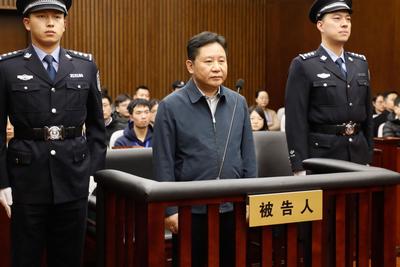 受贿3735万余元，海南省纪委原副书记陈笑波一审获刑12年