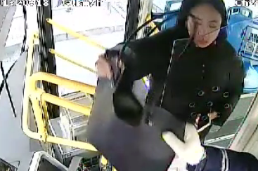 拾金不昧暖人心！青岛巴士驾驶员传递冬日温情