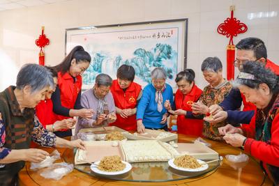 青岛：养老院里迎新春