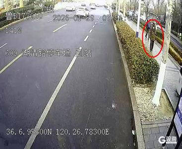 一眼牵挂、一声鸣笛！青岛暖心公交为视障乘客“点亮”出行路