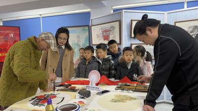 福滿新春，筆墨傳情！仰口路社區“文化書院”攜手市南區琴島美協開展新春送福進萬家活動