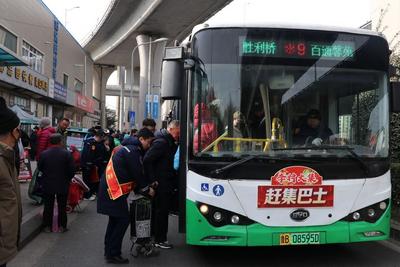 “烟火气”与“平安福”相伴！李村大集迎来节前客流高峰