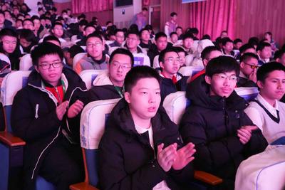 首次在青岛举办，第43届全国青少年信息学奥林匹克竞赛冬令营开幕