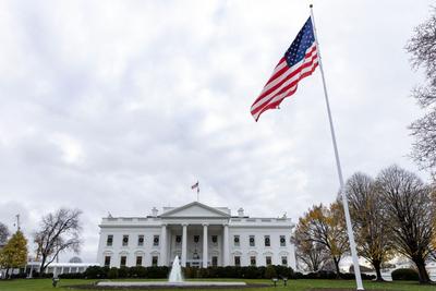 特朗普发表国情咨文演讲，“造势”难掩“颓势”