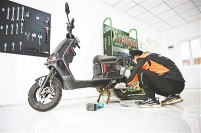 新春走基层 | 留青骑手，让千万“小家”热气腾腾