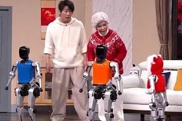 蔡明时隔30年春晚再演机器人！网友：机器人组团拜年了→