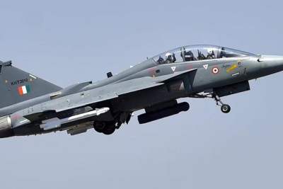 印度一架“光辉”战机冲出跑道受损