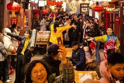 春节氛围“马力全开”，青岛消费市场“一马当先” 