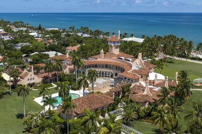 一男子持疑似霰弹枪和燃烧罐闯海湖庄园被击毙