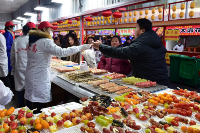 糖球会上“爆单”！青岛这家摊位备货翻倍仍告急，连夜奔赴昌邑补货