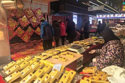 逛年集迎新春，青岛浮山所市集烟火旺、年味浓