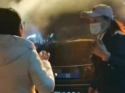 路遇车辆引擎冒烟，城阳巴士女司机出手相助