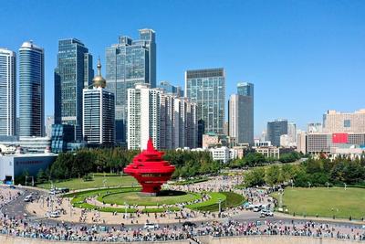 青岛市委宣传部开展走访慰问道德模范和身边好人活动