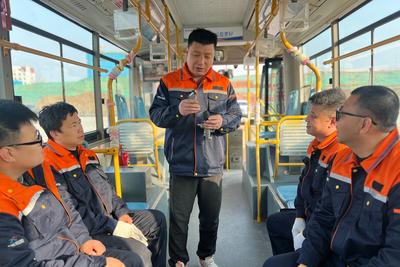 廢舊零件“再上崗”！李滄巴士“節(jié)修增效”維修班攻克老舊公交車掉檔難題