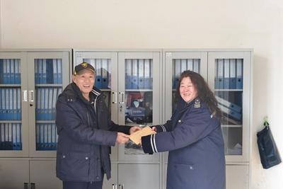 驾乘之间温暖互动！青岛巴士车厢里接连上演“双向奔赴”