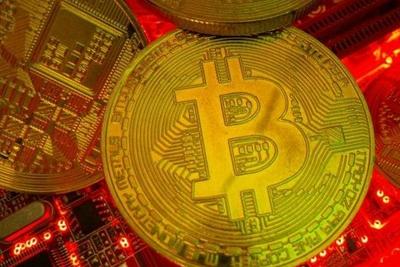 比特币价格跌破7万美元