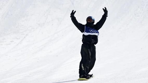 22岁生日当天，苏翊鸣夺得米兰冬奥会中国代表团首金