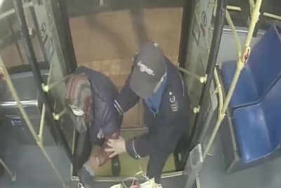 助老出行诠释城市温度，青岛巴士这位驾驶员被点赞