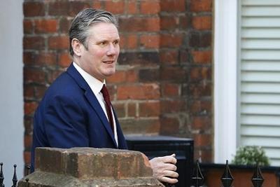 斯塔默向爱泼斯坦案受害者道歉