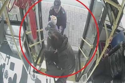 守护幼童上下车，青岛巴士驾驶员两次暖心“公主抱”