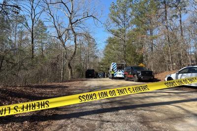 美国发生两起小型飞机坠毁事故，已致1死1伤