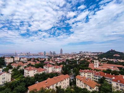 青岛今天晴间多云，市区最高气温8℃，最低气温1℃