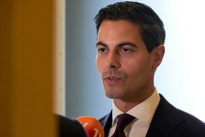 荷兰政府任命罗布·耶滕为新任首相