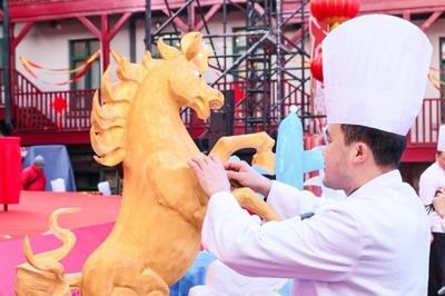 雕刻大师百秒献技，萝卜雕刻大赛在大鲍岛精彩上演