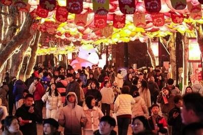 前五日迎客206万人次，青岛糖球会大鲍岛会场销售额同比增长近三成