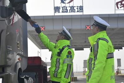 960余处岗位、1万余人次警力……青岛公安交管多维度护航春运道路交通安全！