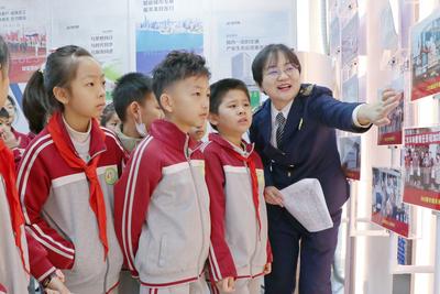 公交场站变身“行走的课堂”，青岛萌娃在社会实践中成长