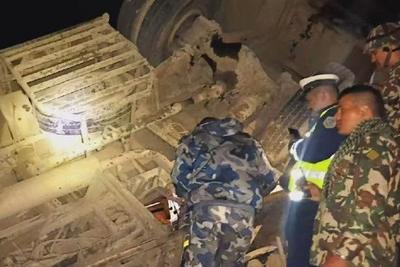 尼泊尔巴士坠河致18人死亡，一中国公民在事故中失联