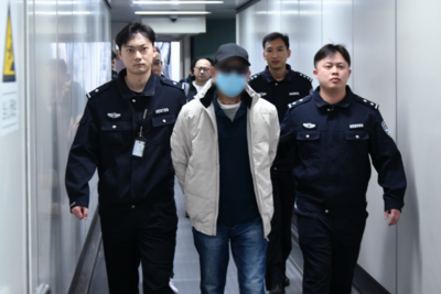 公安機(jī)關(guān)從南非引渡一名經(jīng)濟(jì)犯罪嫌疑人，涉案4900余萬元