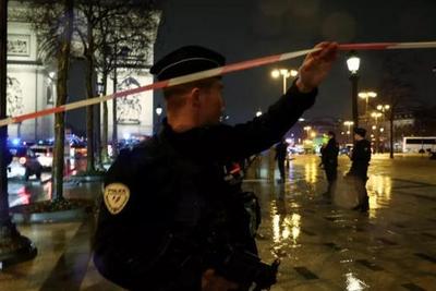 巴黎凯旋门附近发生持刀威胁宪兵事件，嫌疑人被制服