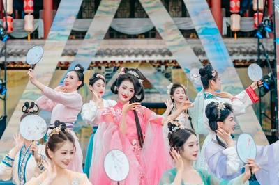 新春走基层·我的年度“述职报告”丨我，一件来自山东曹县的汉服，一年卖了130亿