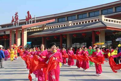 “骐骥”迎春纳福瑞，文明相伴崂山行